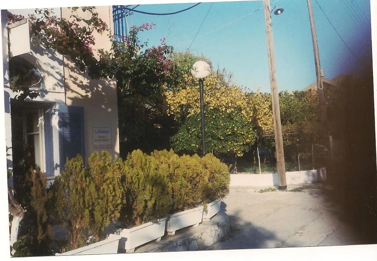 Louisa Studios 포로스 아파트호텔
