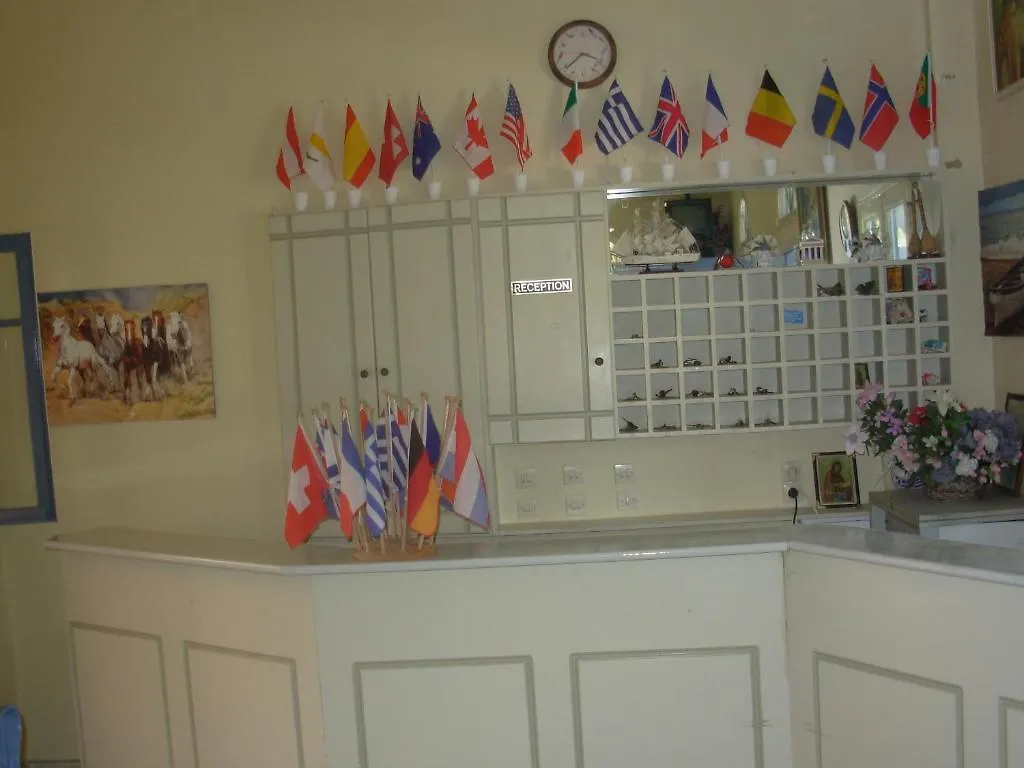 Louisa Studios 포로스 2*,
